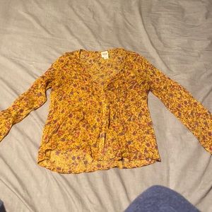 Size medium Mossimo Supply Co. gold floral blouse
